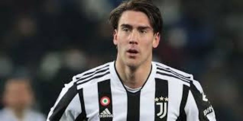 Lối chơi cùng với kỹ năng của cầu thủ Dusan Vlahovic