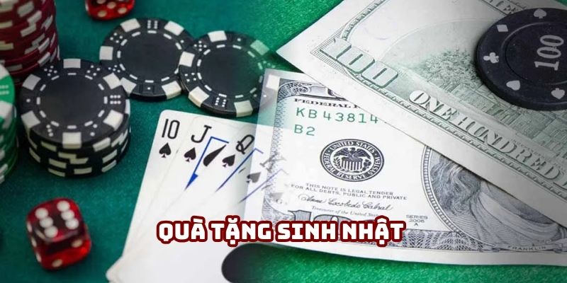 Quà tặng sinh nhật sang trọng với hộp quà vàng và logo 8day nổi bật